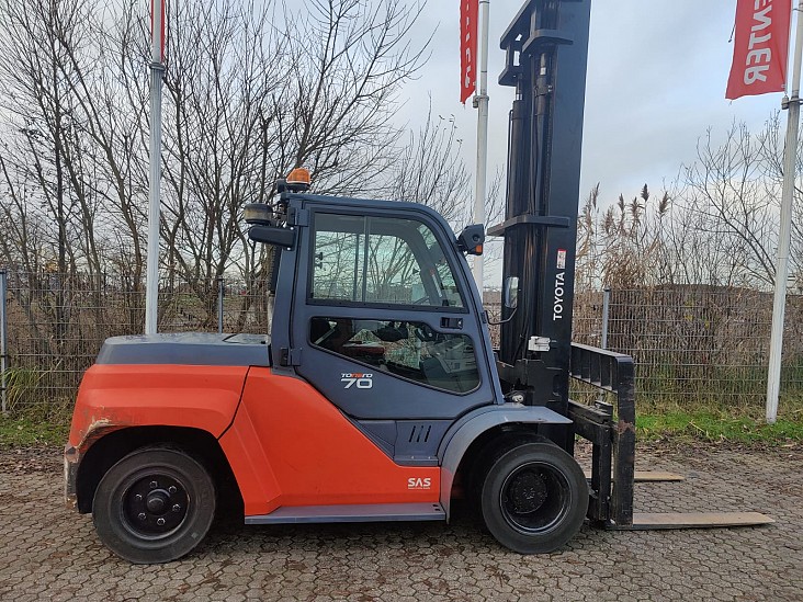 4 Whl Counterbalanced Forklift <10t8FD70N