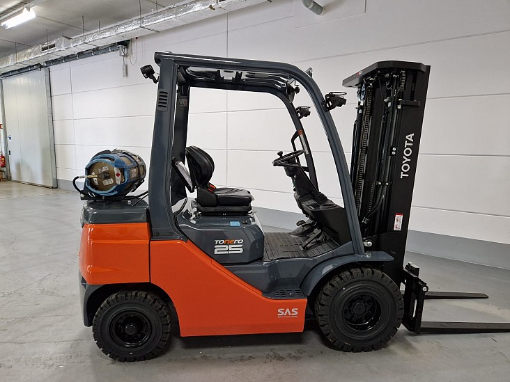 4 Whl Counterbalanced Forklift <10t02-8FGF25