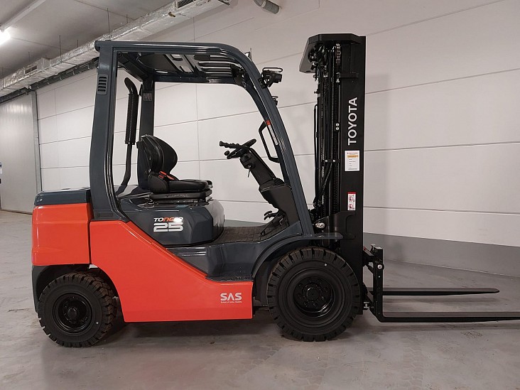 4 Whl Counterbalanced Forklift <10t52-8FDF25