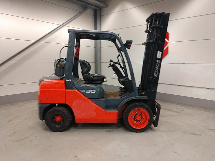4 Whl Counterbalanced Forklift <10t32-8FG30