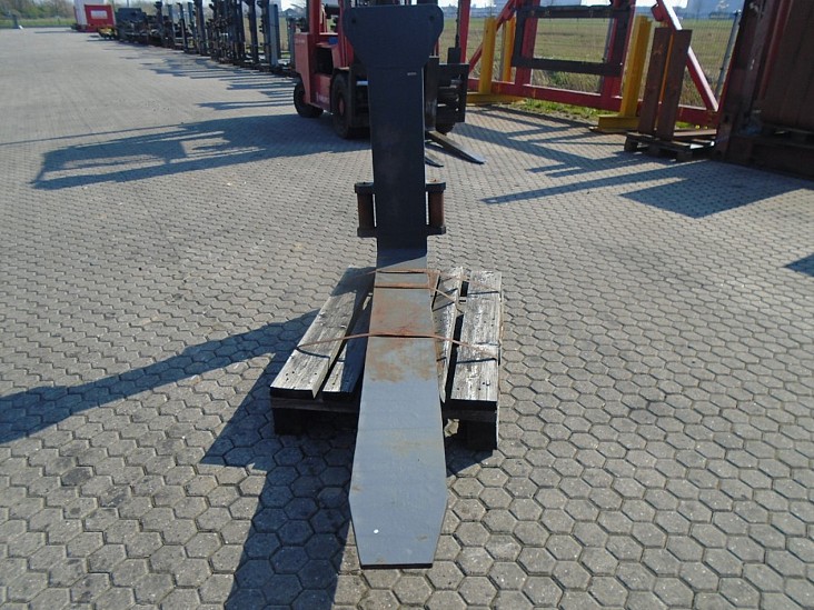 FORK Fitted with Rolls14000kg@1200mm // 2000x250x85mm 3